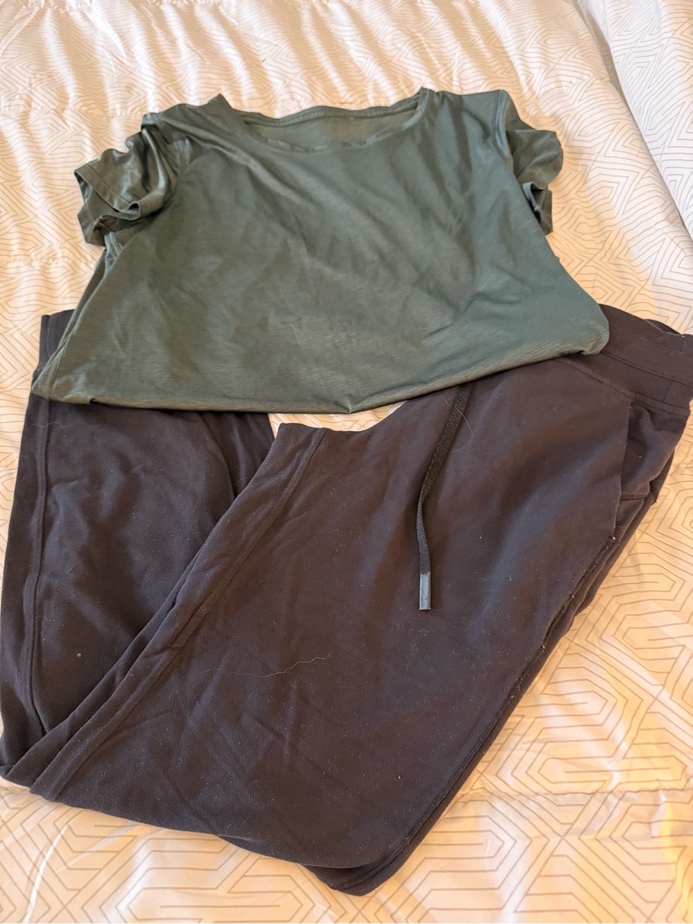 lululemon bundle Green Tee with Black Align Joggers